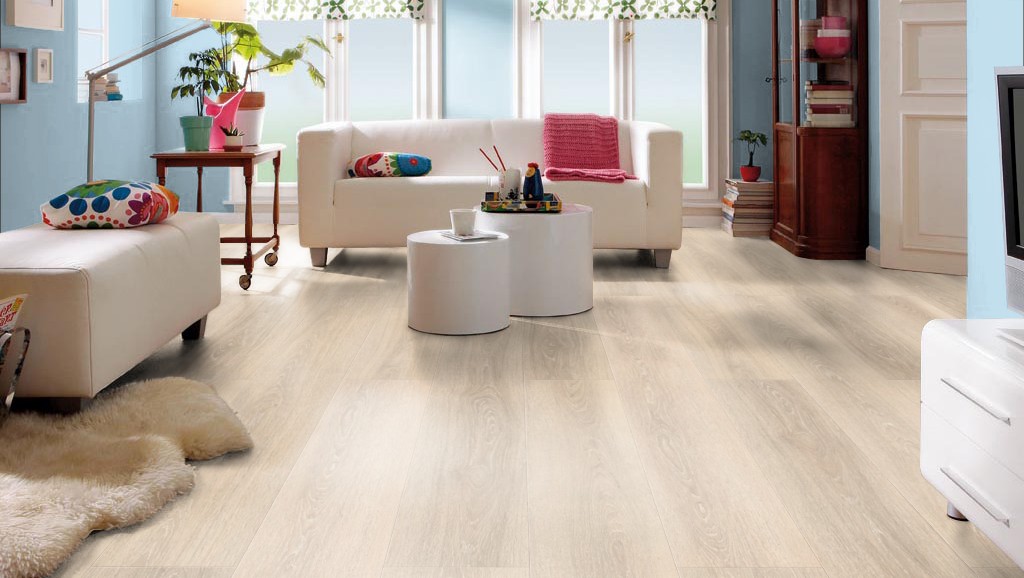 Ламинат Haro Tritty 100 Loft 4V Дуб Белый Выбеленный 535371 фото в интерьере Ламинат Haro Tritty 100 Loft 4V Дуб Белый Выбеленный 535371 фото в интерьере